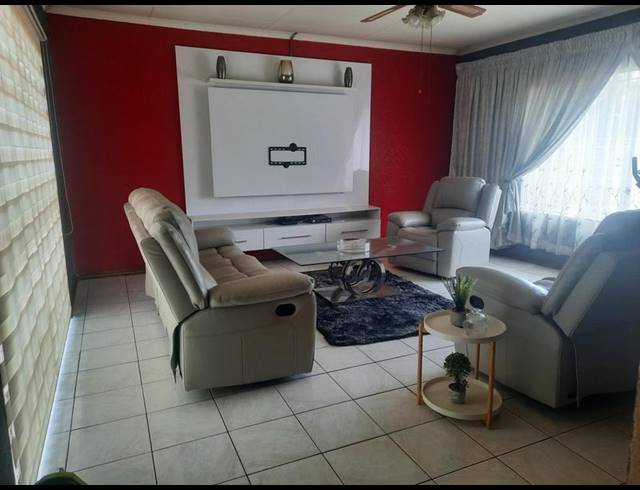 3 BEDROOM HOUSE FOR SALE IN WALDRIFT